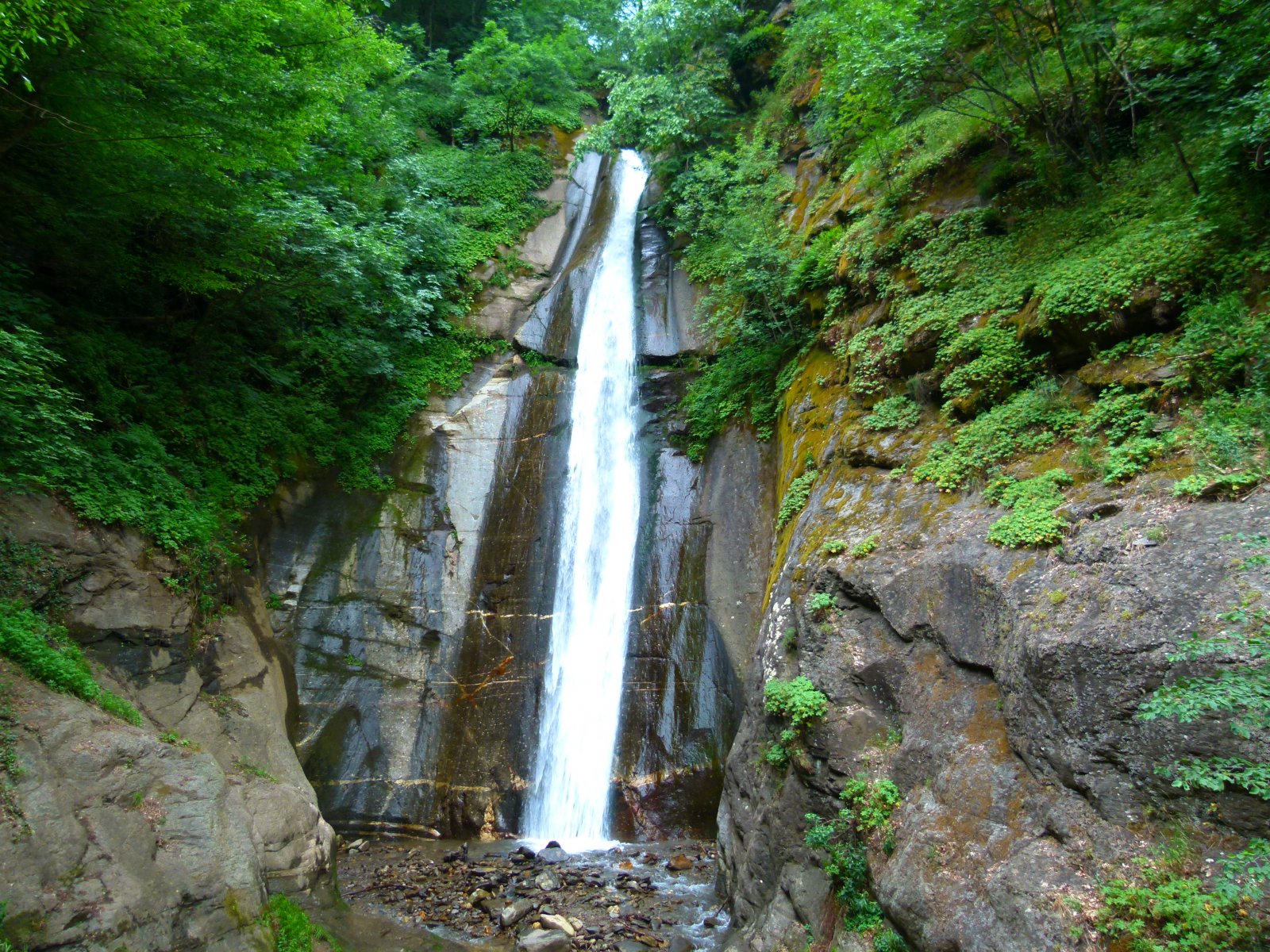 Expert Explorers: Jenny & Ewout. Smolari Waterfall, Macedonia